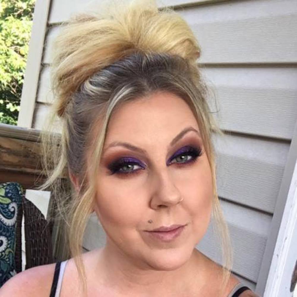 Meet your Posher, Cassandra